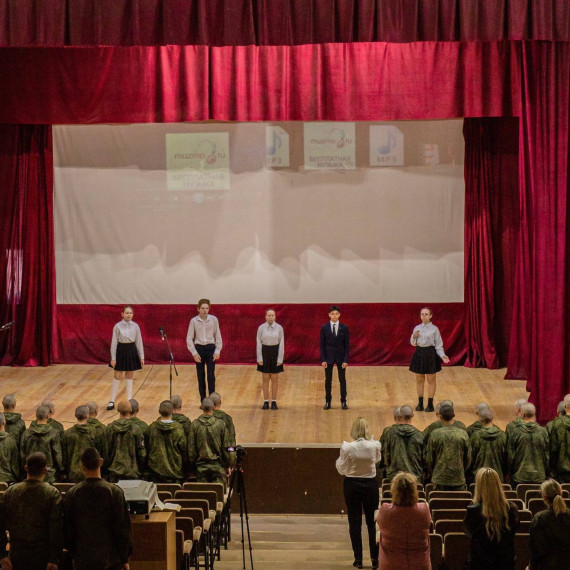 Учащиеся нашей школы выступили с патриотическим концертом перед военнослужащими воинской части 106 Воздушно-десантной дивизии г. Тулы.